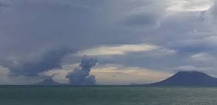 Puncak Gunung Anak Krakatau ‘Menciut’