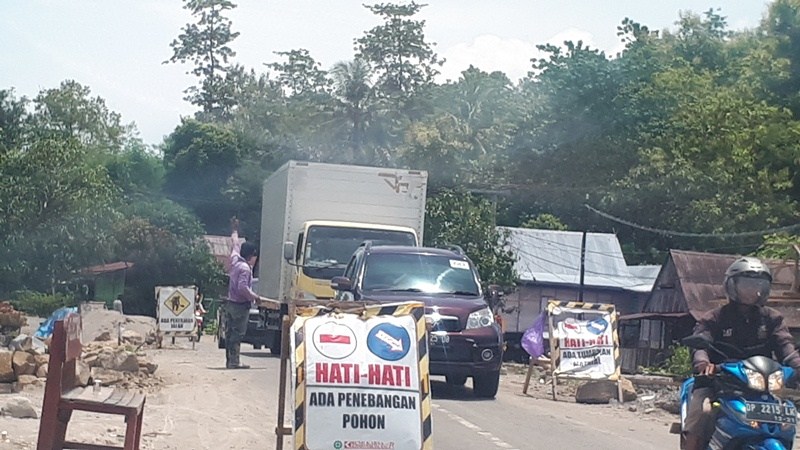 Ruas Jalan Nasional LembangāPaku Rusak Parah