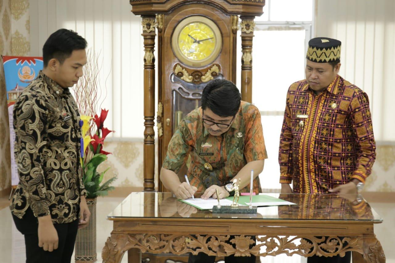 Atas Nama Pemprov, Hamartoni Sampaikan Belasungkawa untuk Korban Tsunami Desa Legundi Pesawaran