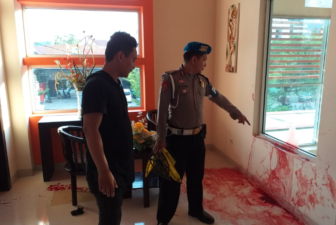 Seorang Wanita Ditikam di Hotel Asia Makassar