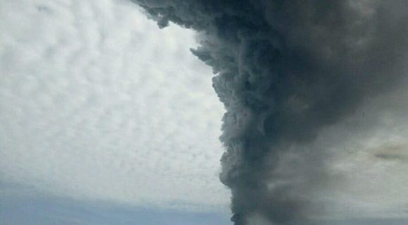 Gunung Soputan Kembali Erupsi dengan Semburan Abu Vulkanik Diatas 7.500 M