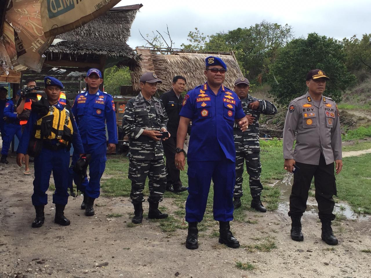 Dirpolairud Polda Banten Berikan Bantuan Ke Korban Tsunami di Pulau Sangiang