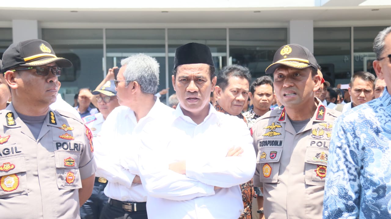 Wakapolda Sulsel Jemput Korban Bencana Sulteng Di Pelabuhan Makassar