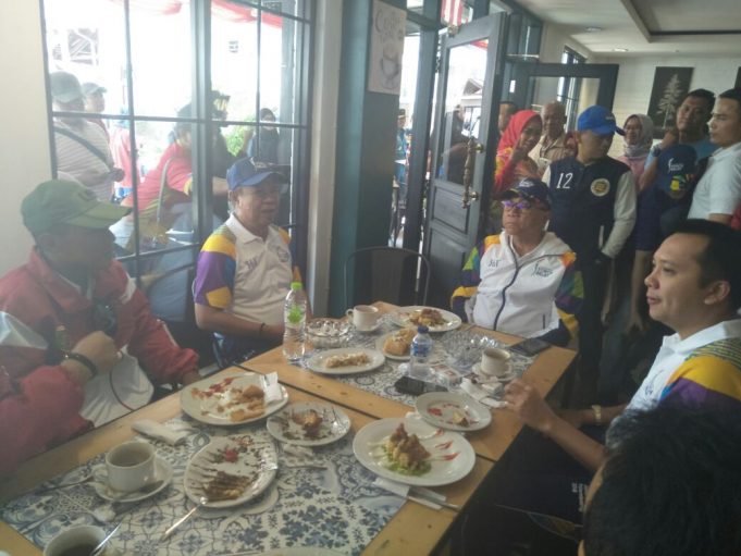 Ketua MPR, Gubernur dan Wagub Lampung Sambut Obor Asian Games 2018