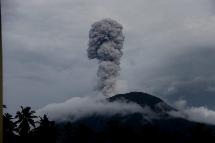 Gunung Ibu Berstatus Waspada Level 2