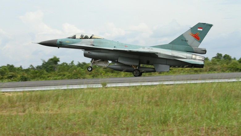 TNI AU Berikan Penjelasan Pesawat Tempur Keluarkan Sonic Boom saat Latihan Penerbang