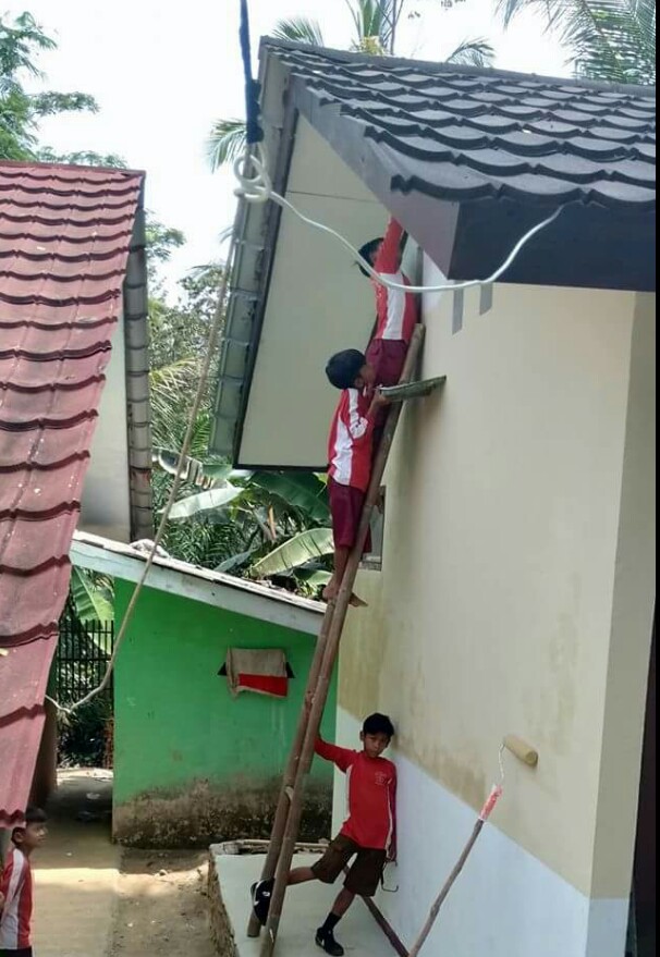 Berdalih Anggaran Habis Murid SD di Pandeglang Dijadi Pekerja?