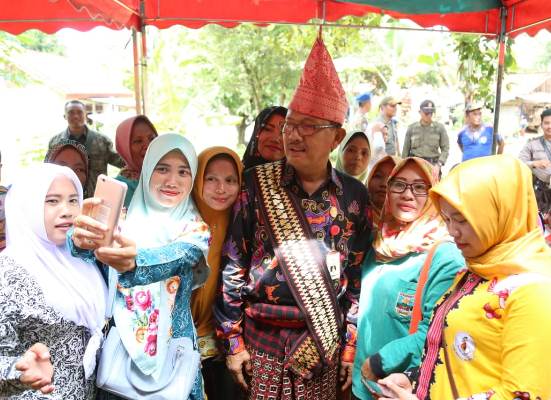 Bupati Pesibar Minta Tim Penilai Obyektif dalam Lomba Kesrak PKK