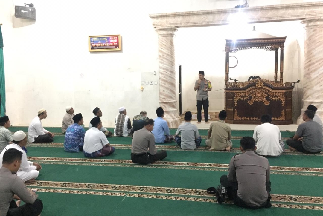 Safari Subuh, Kapolres Lampura Ajak Masyarakat Jaga Kamtibmas