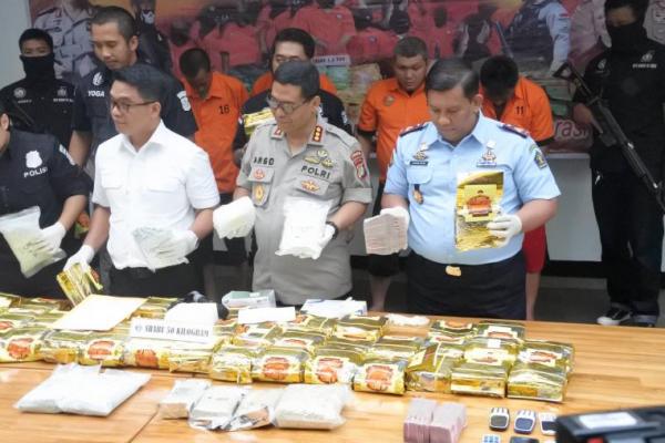 Polisi Amankan 50kg Sabu dan 43 Ribu Pil Ekstasi di Pekanbaru