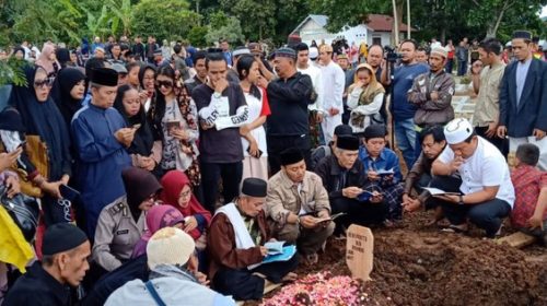 Jadi Korban Tsunami Banten, Jenazah Aa Jimmy dan Istrinya Dimakamkan Bersebelahan