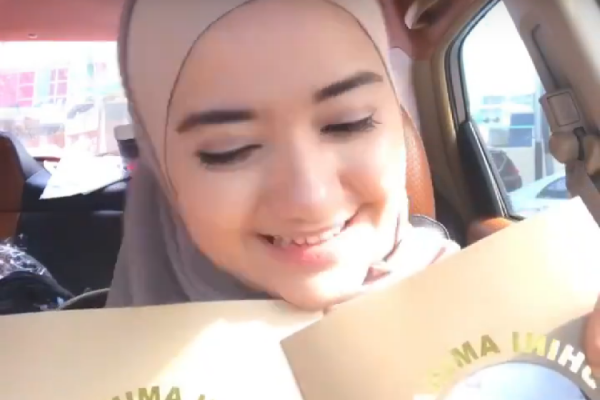 Artis Marcella Simon Menjadi Muslimah