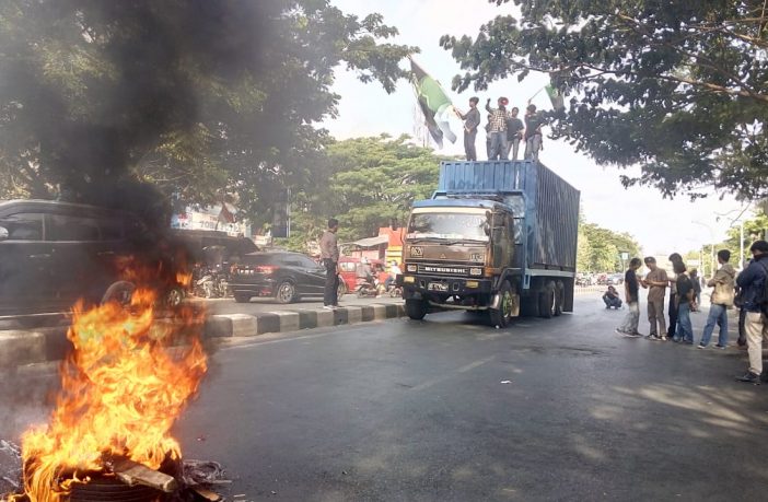 Rupiah Anjlok Mahasiswa di Makasar Mulai Bergerak Tuntut Jokowi Mundur