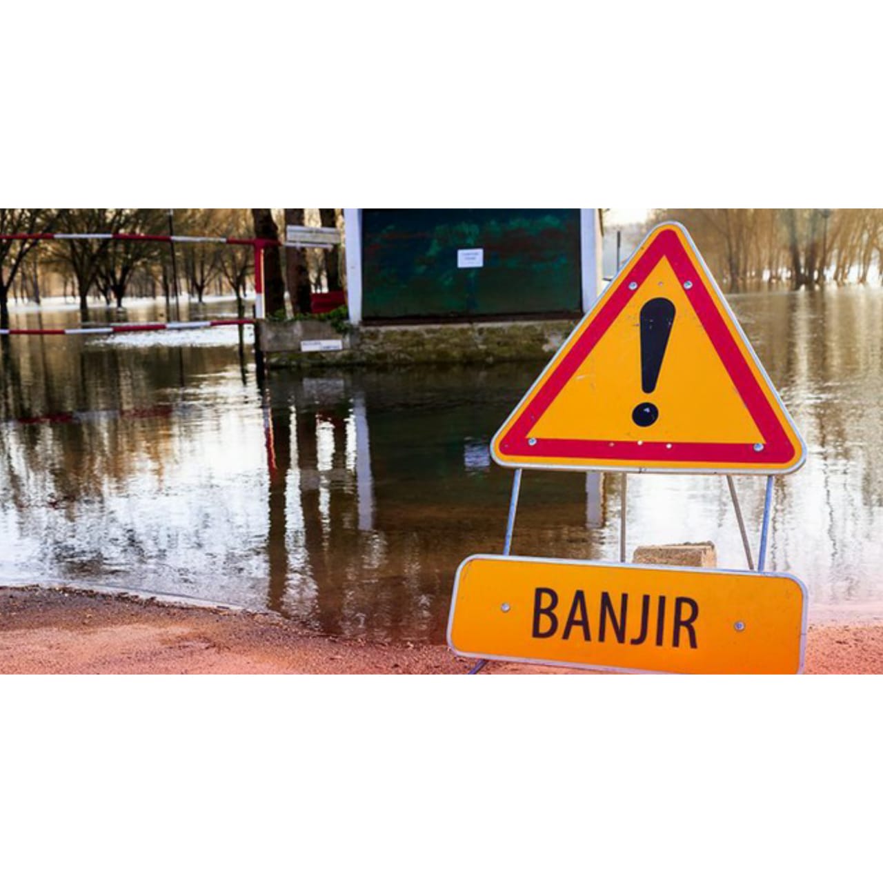 Hujan Deras Guyur Pekanbaru, Genangan Air Picu Kemacetan