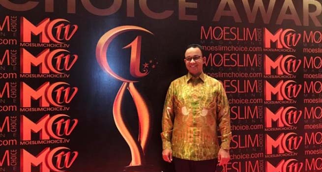 Gubernur Anies Baswedan Terima Anugerah Moeslim Choice Award 2018