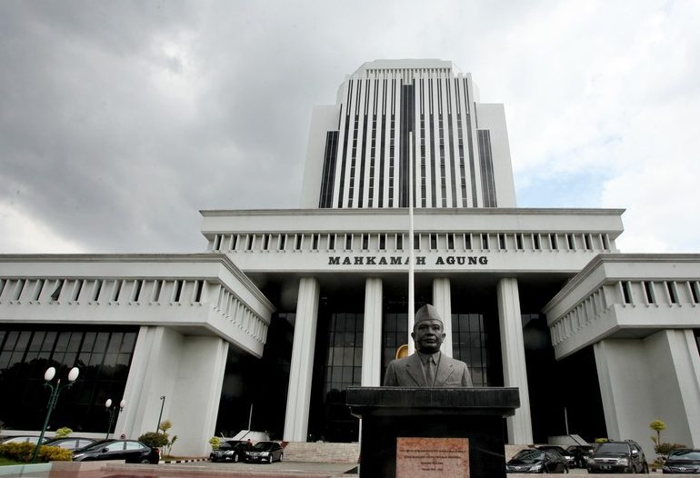 Oknum Hakim PN Menggala Digerebek Asik Indehoi Dengan Dua Wanita