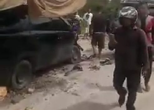 Supir Mengantuk, Pick Up Hantam Kios Pedagang Jeruk