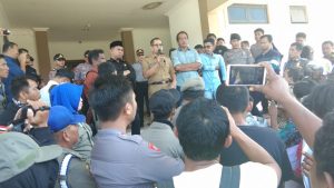 Ratusan Warga Desa Pakawa Unjuk Rasa Tolak Permendagri