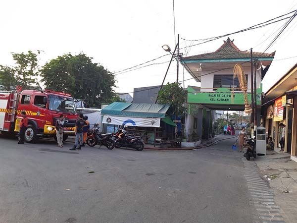Damkar Kota Surabaya Sulit Akses Lokasi Kebakaran, Korban Tewas Dilalap Api