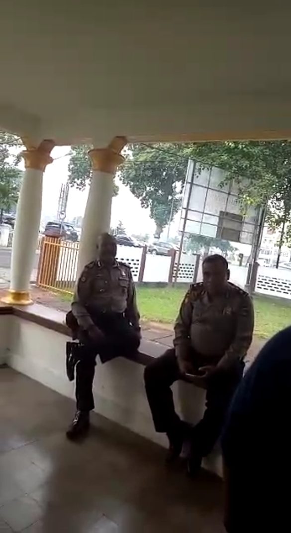 Sandiaga Uno Kecam Aksi Oknum Polisi Robek Buku Tamu Rumah Aspirasi Prabowo-Sandi NTB