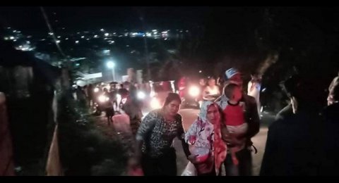 Gempa Luwuk 6,9 Warga Berhamburan ke Gunung