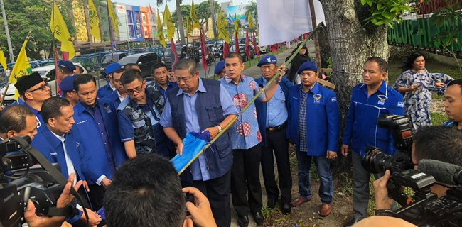 Andi Arief Sebut Pemberi Order Perusakan Atribut Demokrat Adalah Partai Penguasa