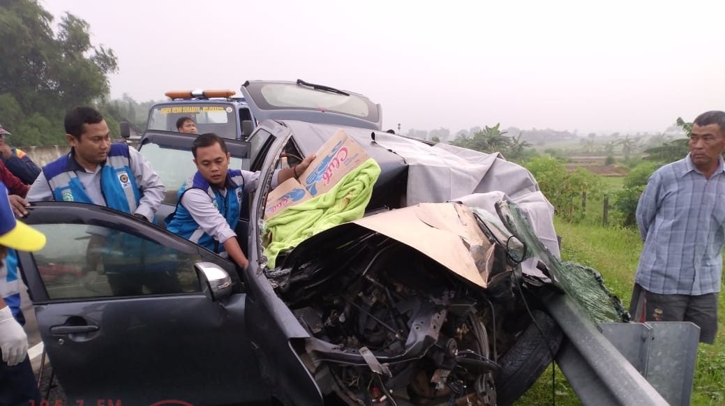 Dua Orang Meninggal Dunia Akbiat Kecelakaan Truk Tangki Pertamina vs Toyota Avanza