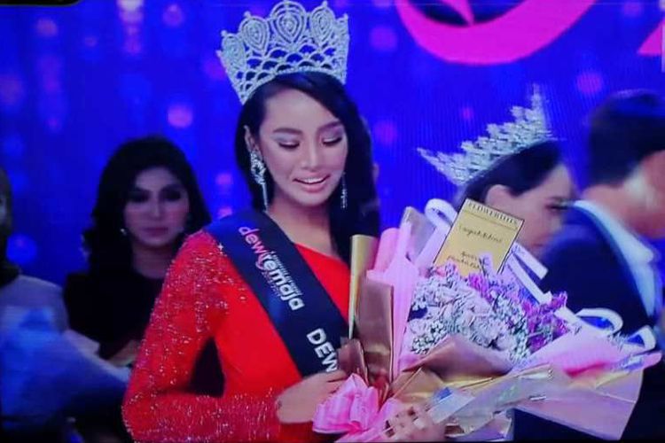 Pemenang ‘Dewi Remaja’ di Malaysia Kehilangan Gelarnya Usai Terekam Sedang Berpesta di Klub Malam