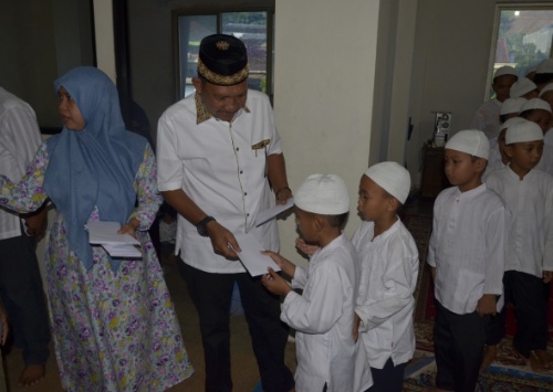 Dirgahayu Harian Momentum ke 2 Berbagi Dengan Anak Yatim