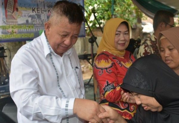 Jadi Guide Dadakan, Wakil Walikota Yusuf Kohar Dipeluk-peluk Wisatawan Asal Sumsel
