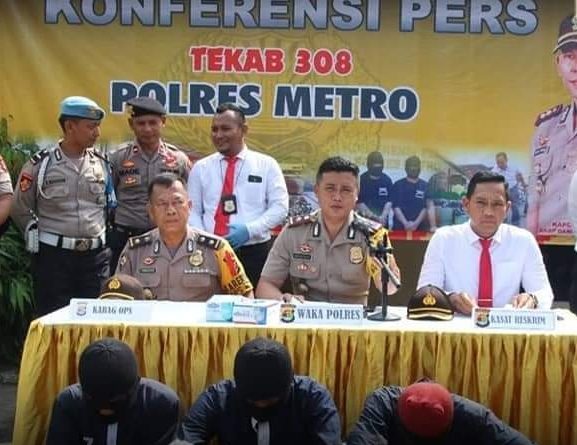 Wakapolres Metro Gelar Konferensi Pers Kasus Penyuntik Tabung Gas