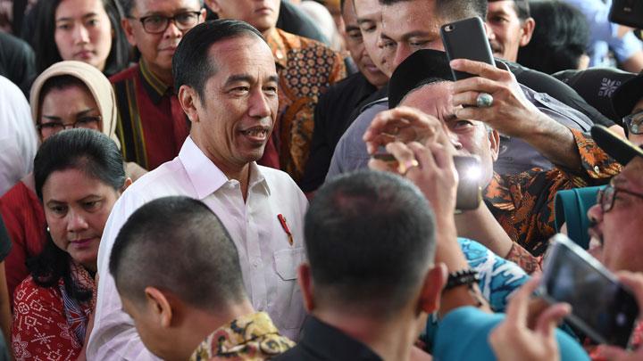 Kampanye Jokowi di Makassar Berakhir Ricuh Berebut Makanan