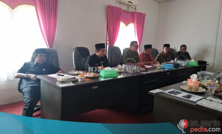 Komisi II DPRD Pesisir Barat Minta Pemkab Bangun Talud Pemecah Ombak di Sungai Waymahnai