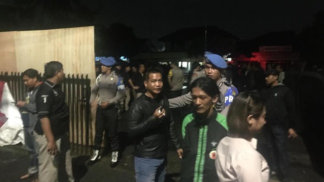 Polsek Ciracas Dirusak Sekelompok Orang