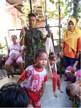 Babinsa Bantu Posyandu, TNI Sigap, Tanggap dengan Kesehatan Masyarakat
