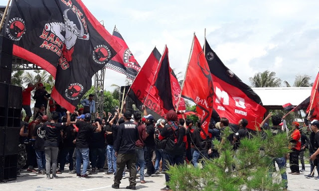 Ribuan Massa Pendukung Dua Parpol Terlibat Bentrok