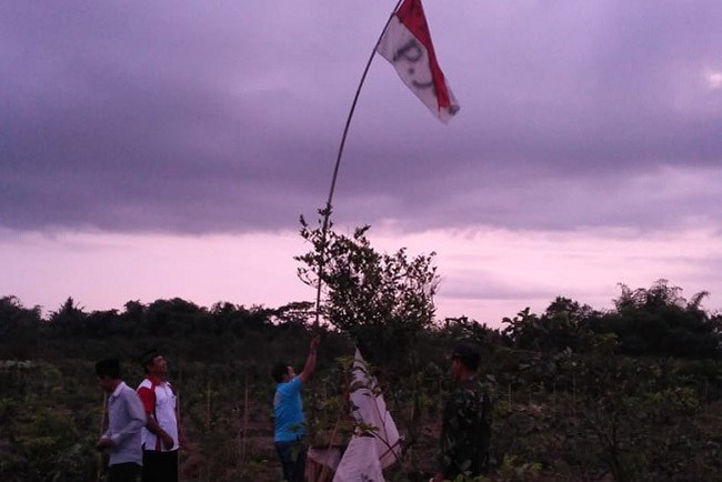 Banyuwangi Heboh, Bendera Merah Putih Ada Tulisan “P Joko”