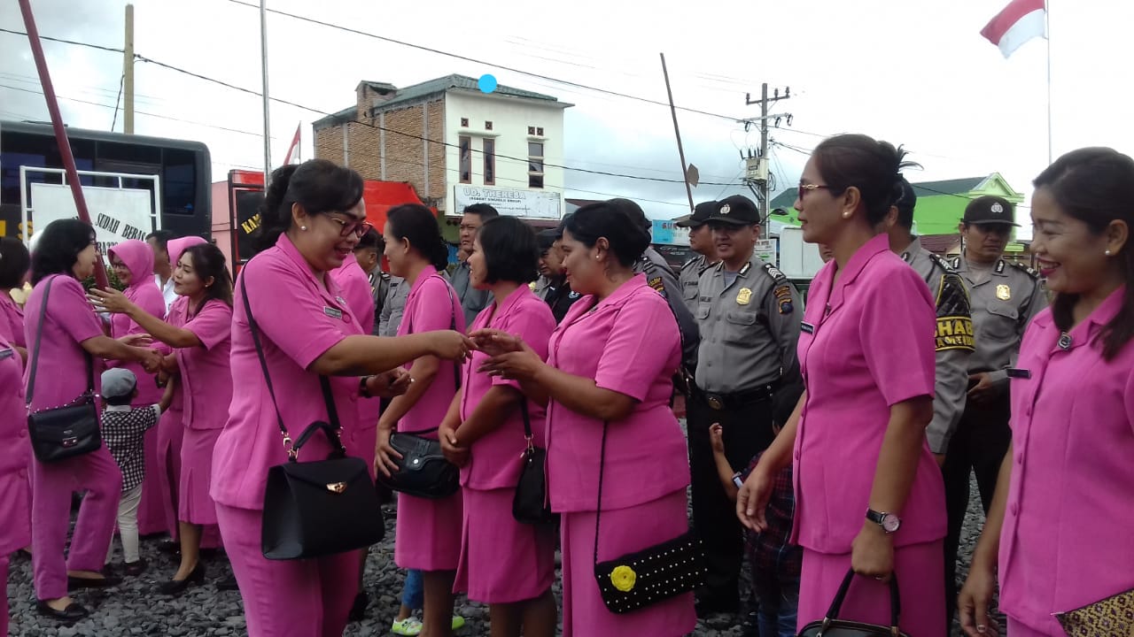 Ibu Ketua Bhayangkari Lakukan Kunjungan Kerja ke Polsek Purba