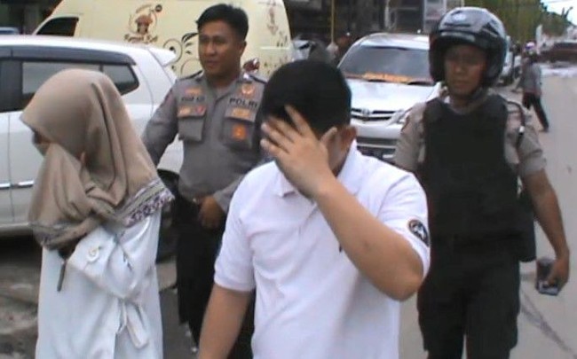 Pasangan Selingkuh Sopir Taxi Dengan Mahasiswi Mesum Dalam Mobil Kena Wajib Lapor