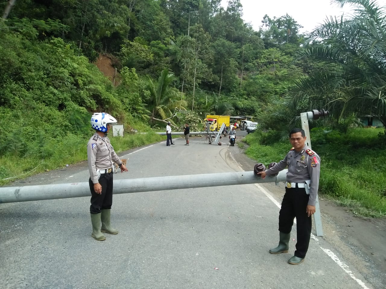 Jalinbar Sedayu Tanggamus Tertutup Longsor