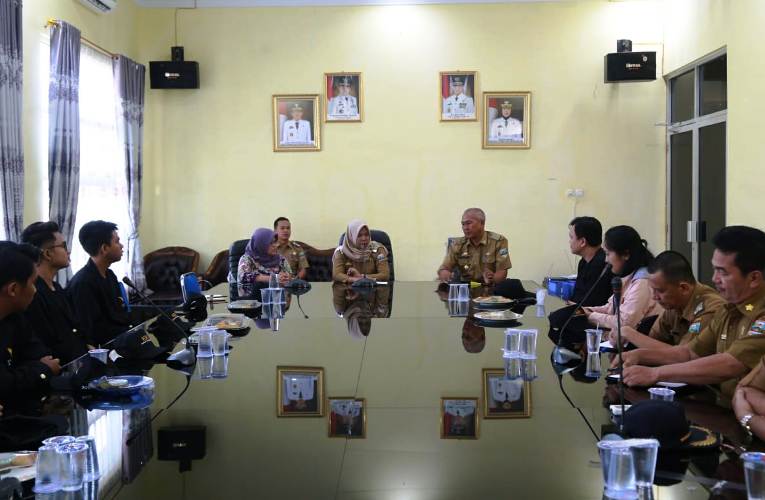 Mahasiswa ITERA KKN di Pesisir Barat