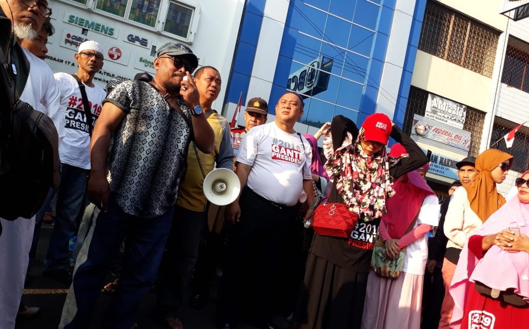 Polisi Bubarkan Aksi Deklarasi #2019 Ganti Presiden Di Surabaya