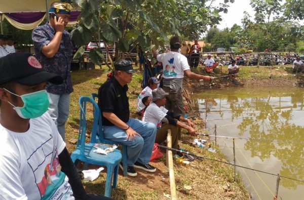Warga Wonomarto Mancing Bareng Bachtiar Basri