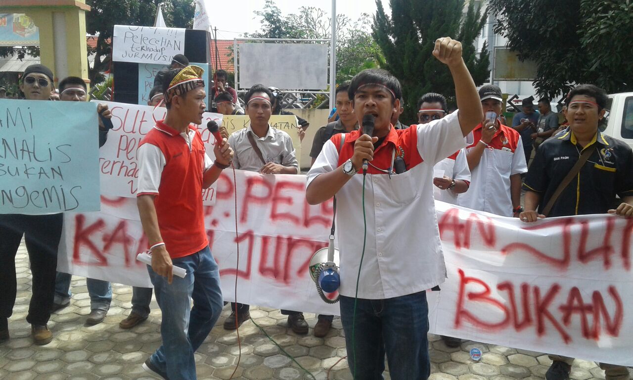 Diduga Lecehkan Wartawan Oknum Humas Dinkes Lampura Dituntut Mundur