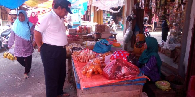 Arinal Dengarkan Curhatan Harga Sembako Pedagang di Pasar Krui