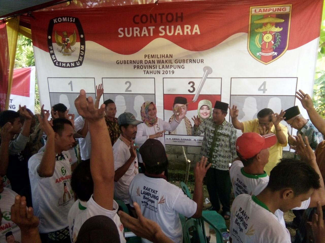 Sambangi Anak Tuha, Riana Sari Dicurhati Warga Terkait Harga Bawang dan Bantuan Tak Merata