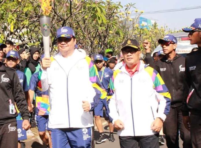 Airlangga Hartarto Pelari Pertama Pembawa Obor Asian Games 2018