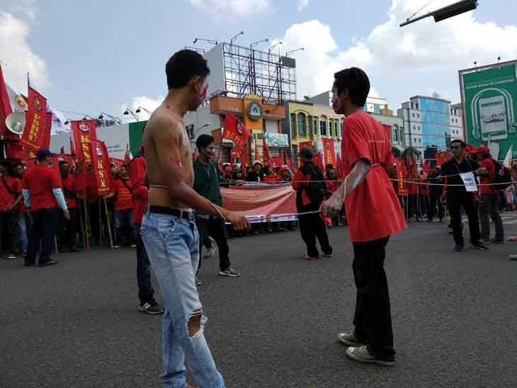 May Day, Ratusan Buruh Padati Tugu Adipura