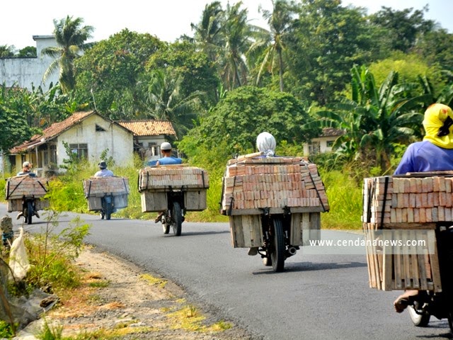 Masuki Bulan Suci Tukang Tobong Bata Mengeluh