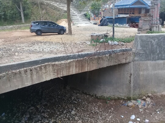 Warga Protes Proyek Rehabilitasi Sungai di Way Lunik Tak Sesuai Rencana’